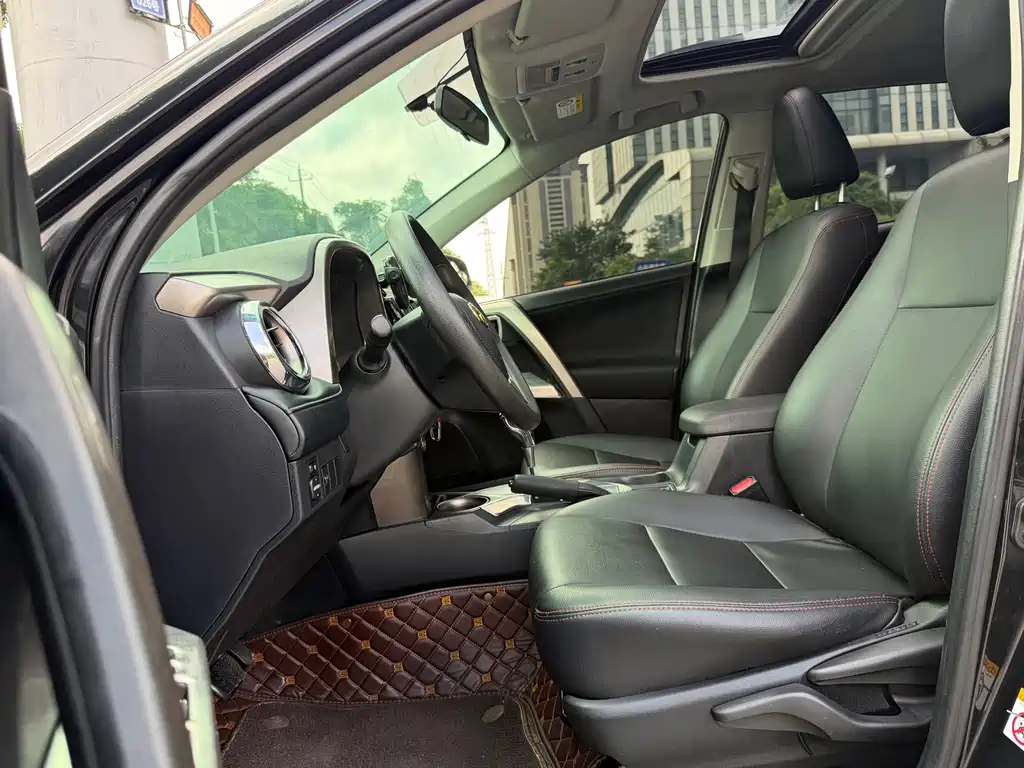 Toyota RAV4 — миниатюра 7