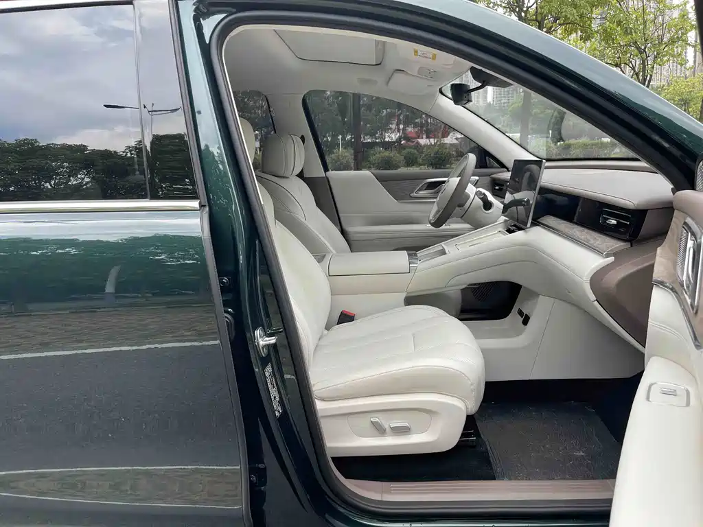 Wuling Xingguang L — миниатюра 10