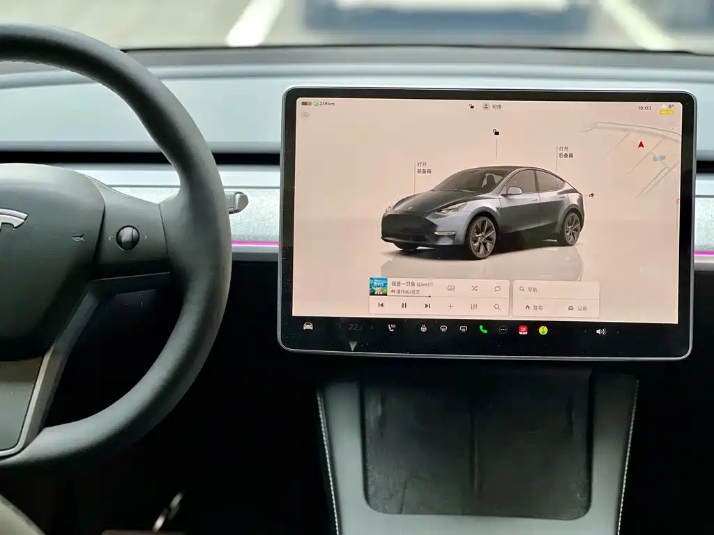 Tesla Model Y — миниатюра 13