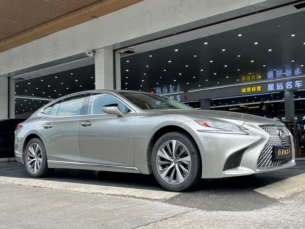 Lexus LS — миниатюра 3