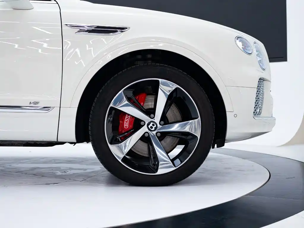 Bentley Bentayga — миниатюра 23
