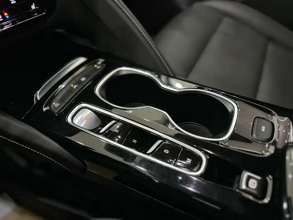 Buick Envision Plus — миниатюра 9