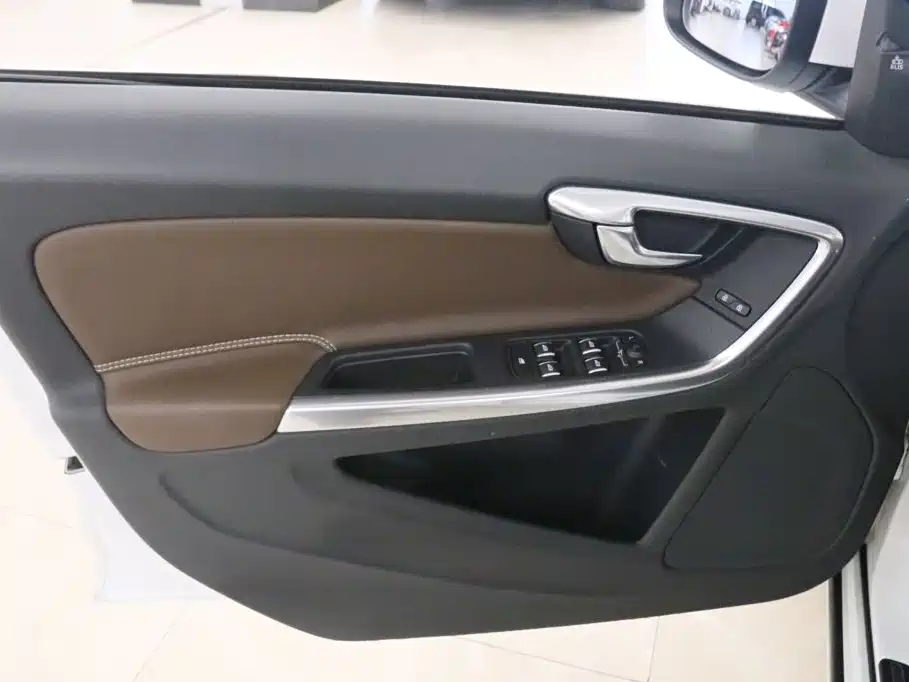 Volvo S60 PHEV — миниатюра 11