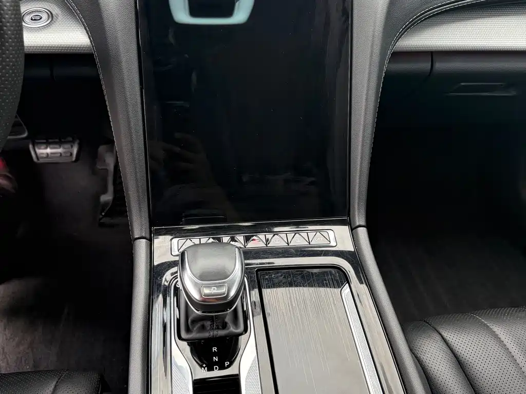 Hongqi Hongqi H5 — миниатюра 11