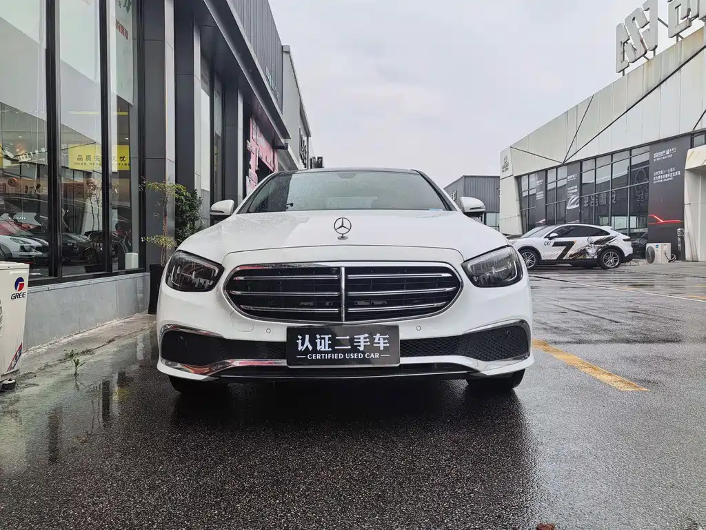 Mercedes-Benz E-Class — миниатюра 2