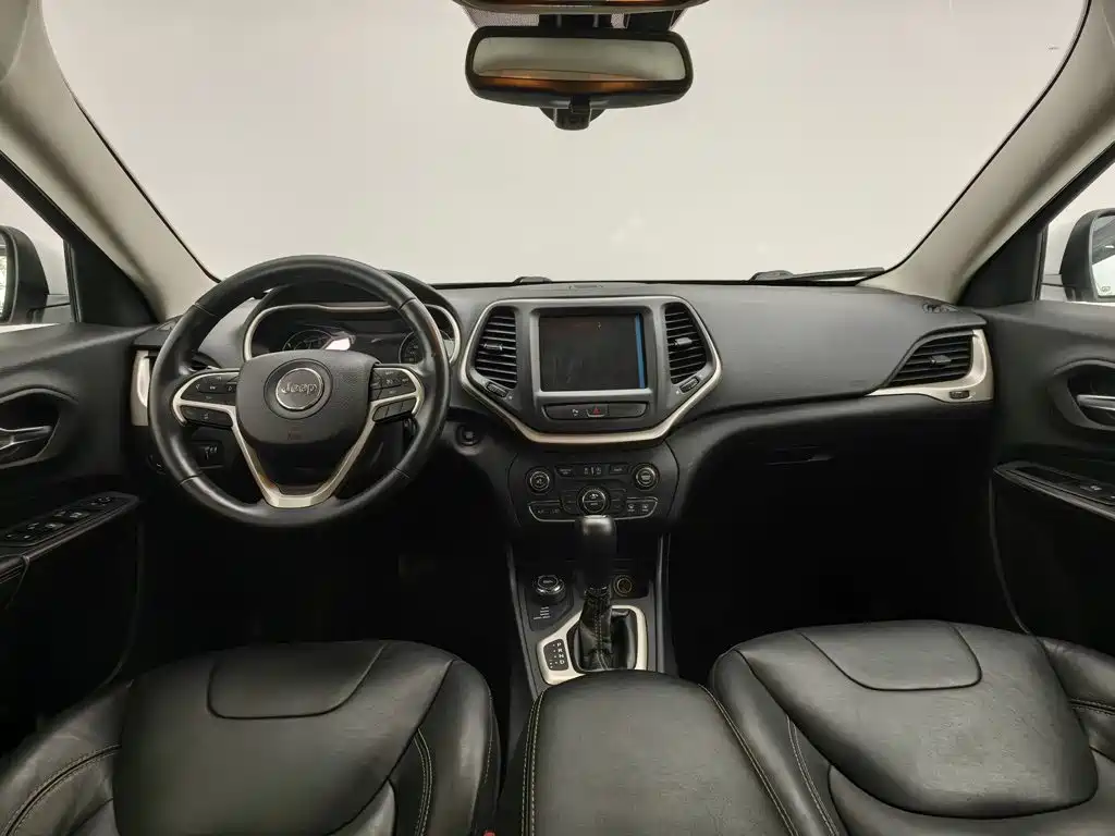 Jeep Cherokee — миниатюра 5