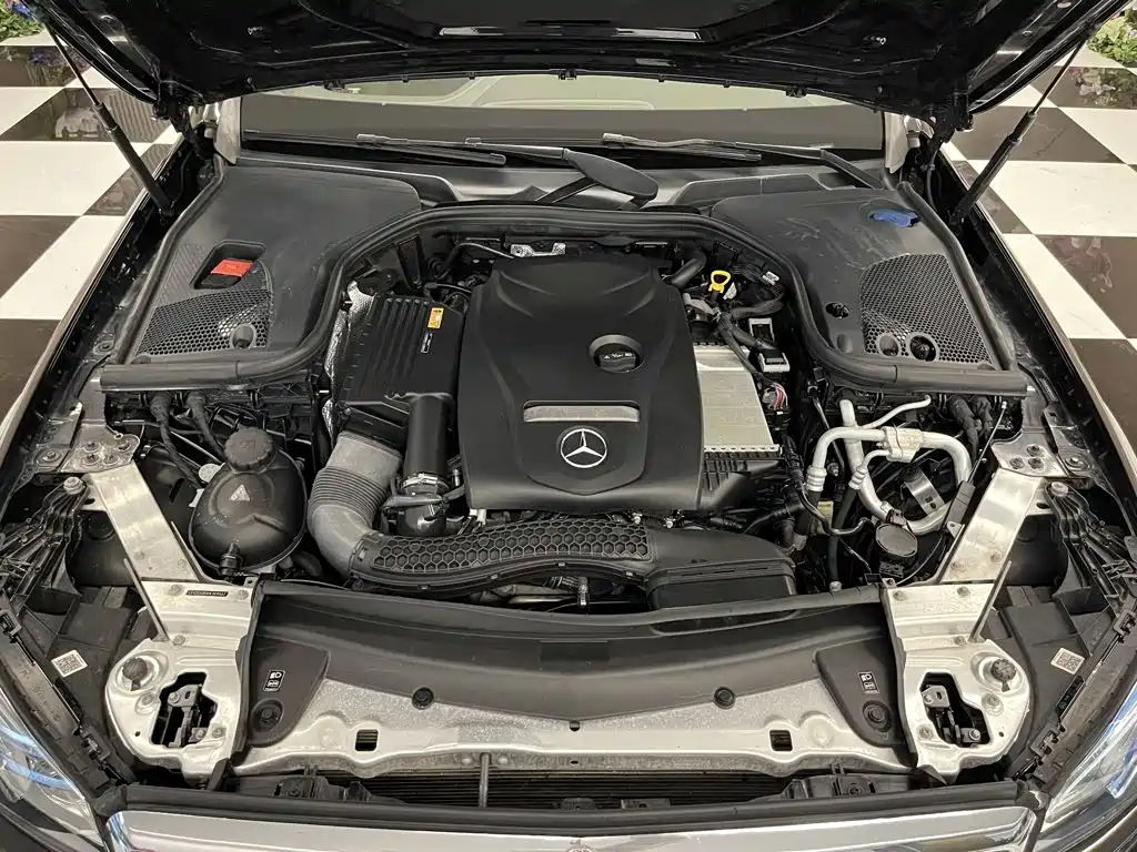 Mercedes-Benz E-Class — миниатюра 11