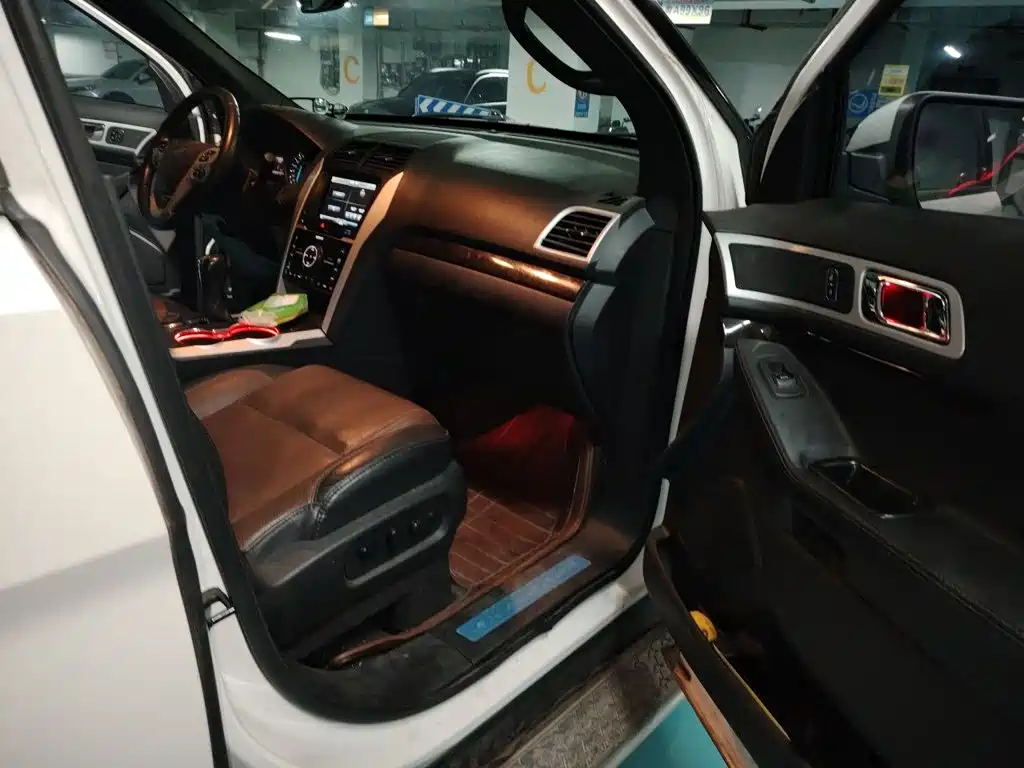 Ford Explorer (Import) — миниатюра 21
