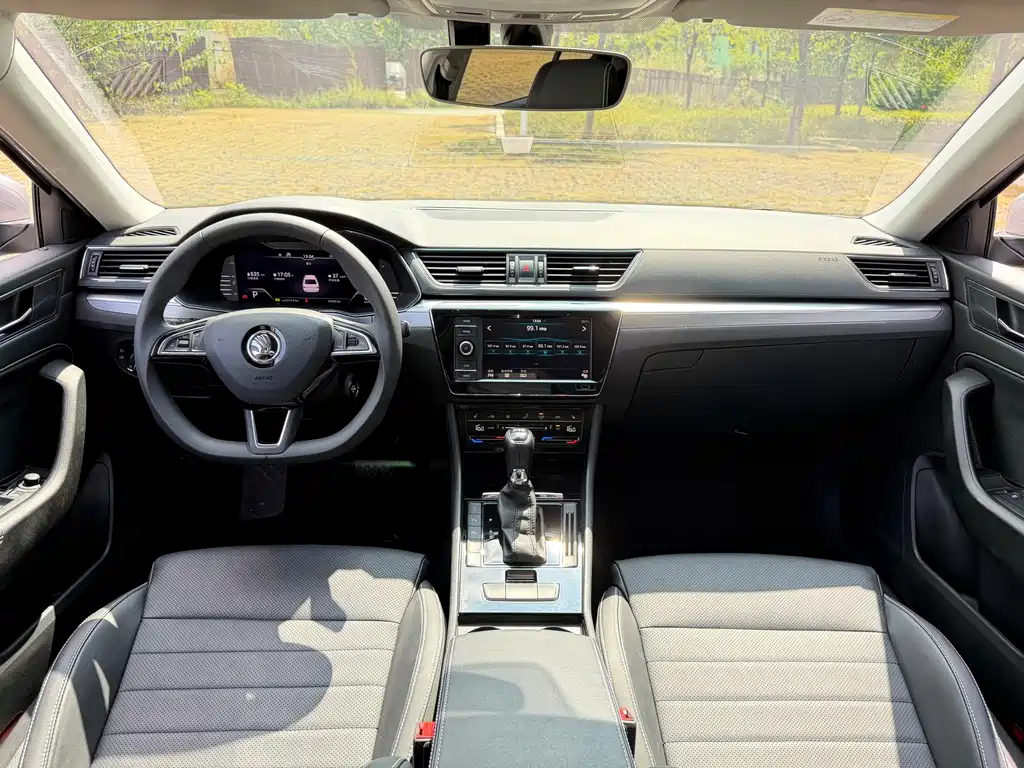 Skoda Superb — миниатюра 7