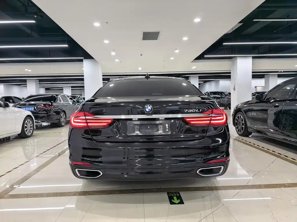 BMW 7 Series — миниатюра 5