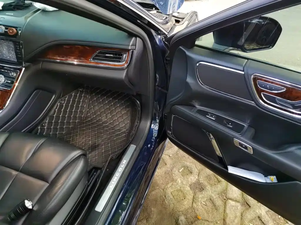 Lincoln Continental — миниатюра 20
