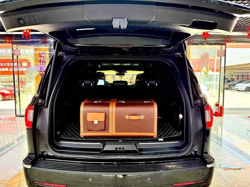 Lincoln Navigator — миниатюра 21