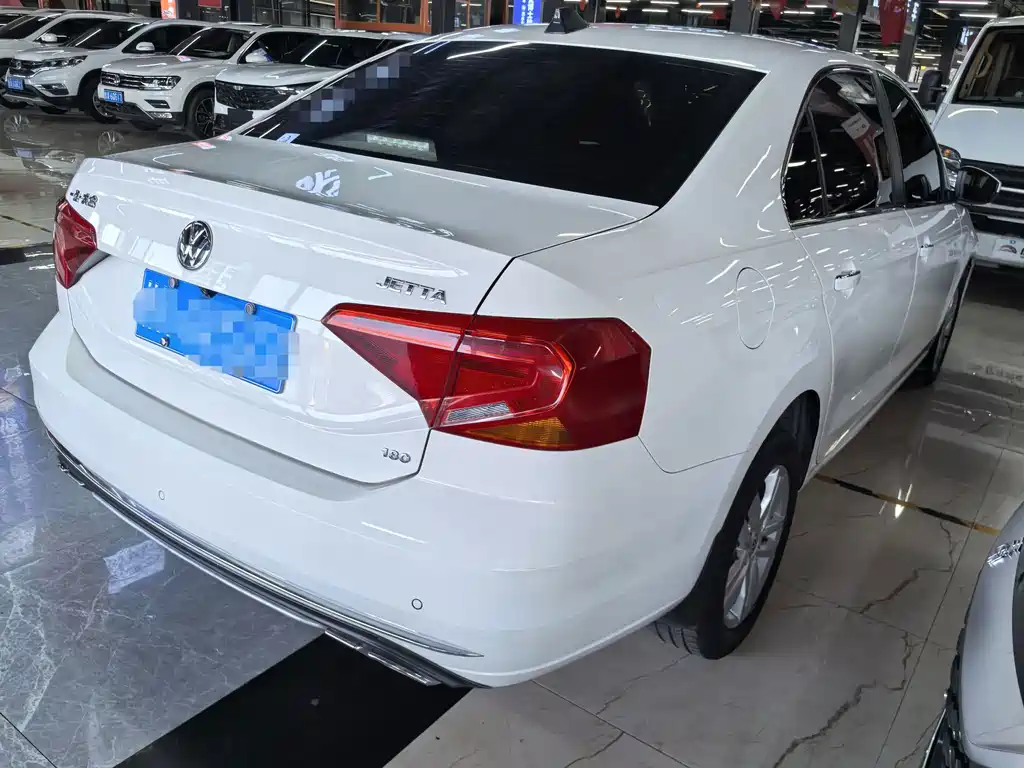 Volkswagen Jetta — миниатюра 6