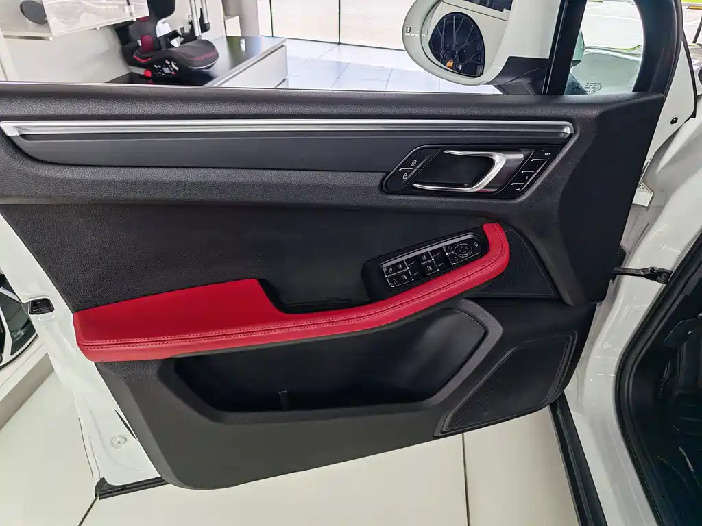 Porsche Macan — миниатюра 16