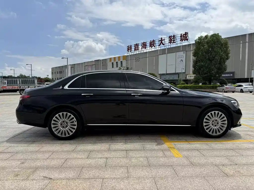 Mercedes-Benz E-Class — миниатюра 8