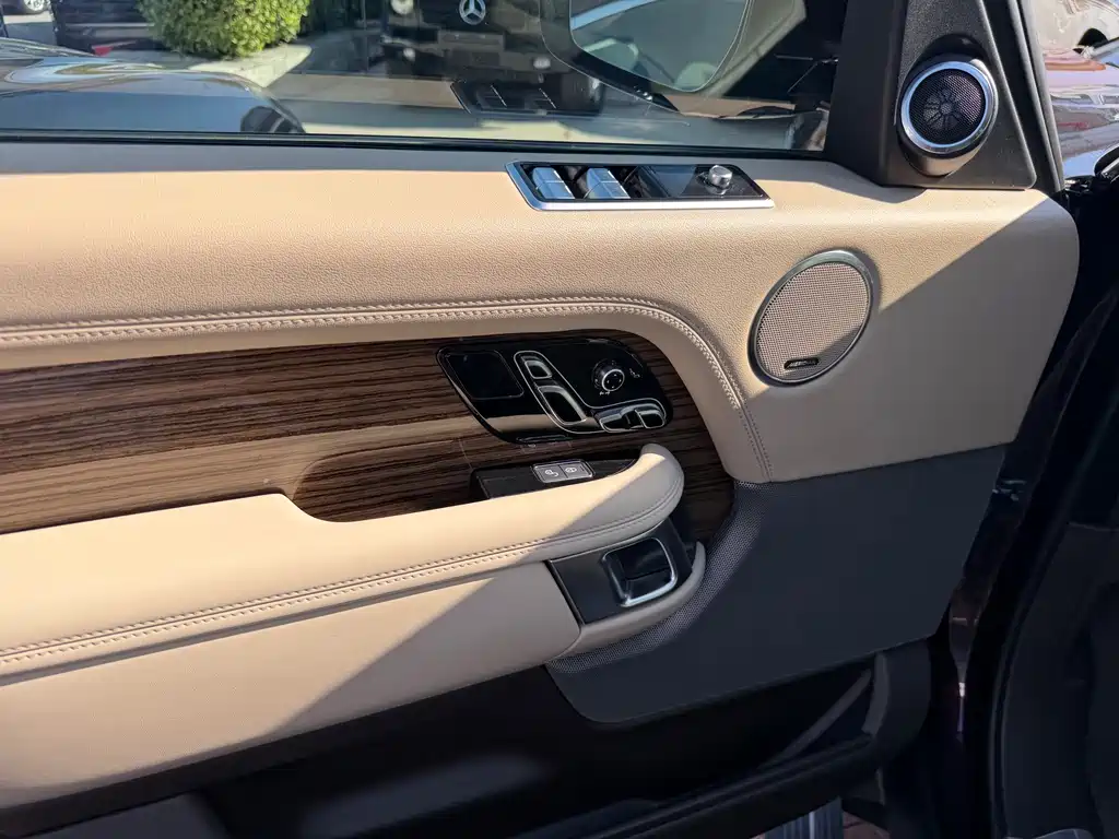 Land Rover Range Rover — миниатюра 5