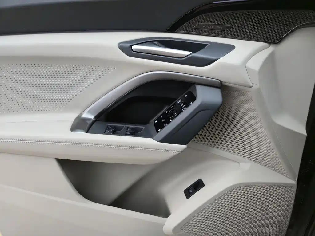 Audi Q5L — миниатюра 18