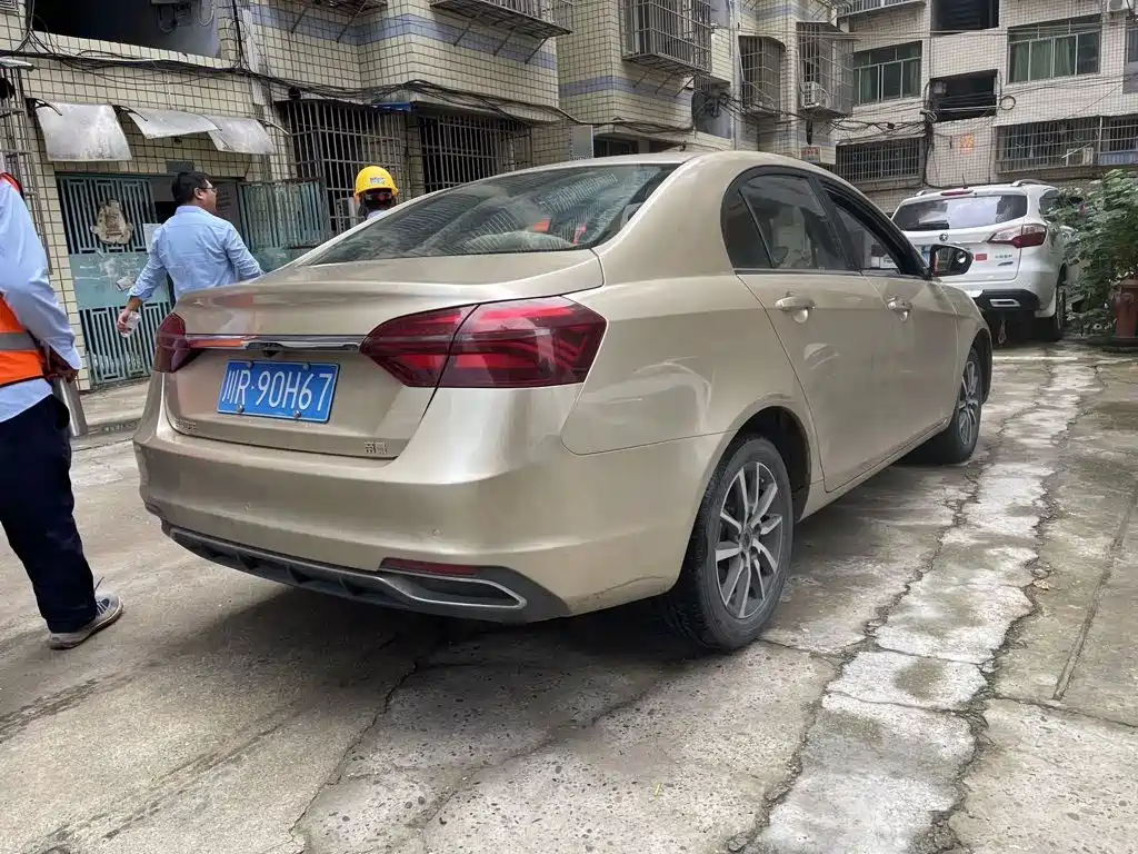 Geely Emgrand — миниатюра 3