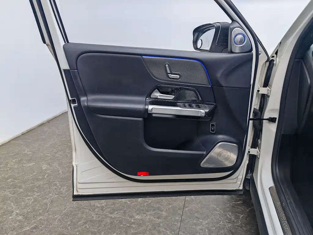 Mercedes-Benz GLB — миниатюра 19