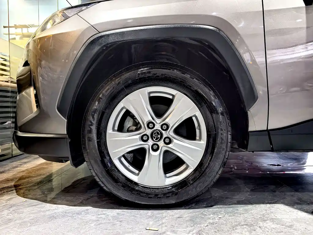Toyota RAV4 — миниатюра 11