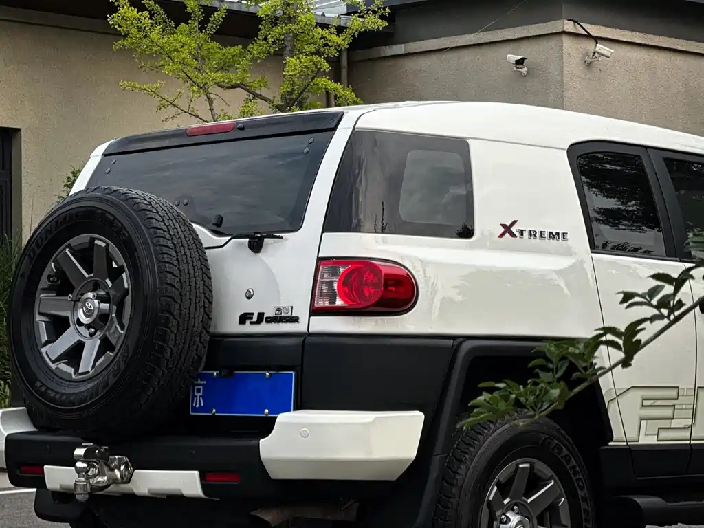Toyota FJ Cruiser — миниатюра 10