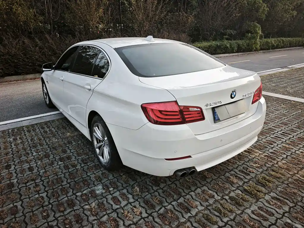 BMW 5 Series — миниатюра 6