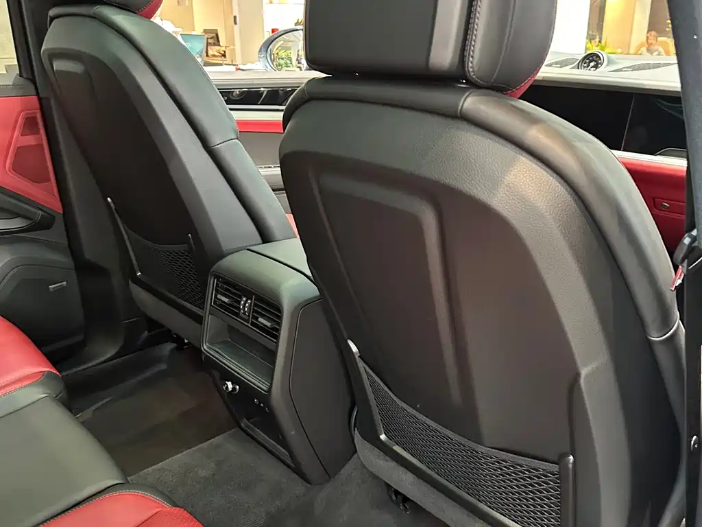 Porsche Cayenne — миниатюра 6