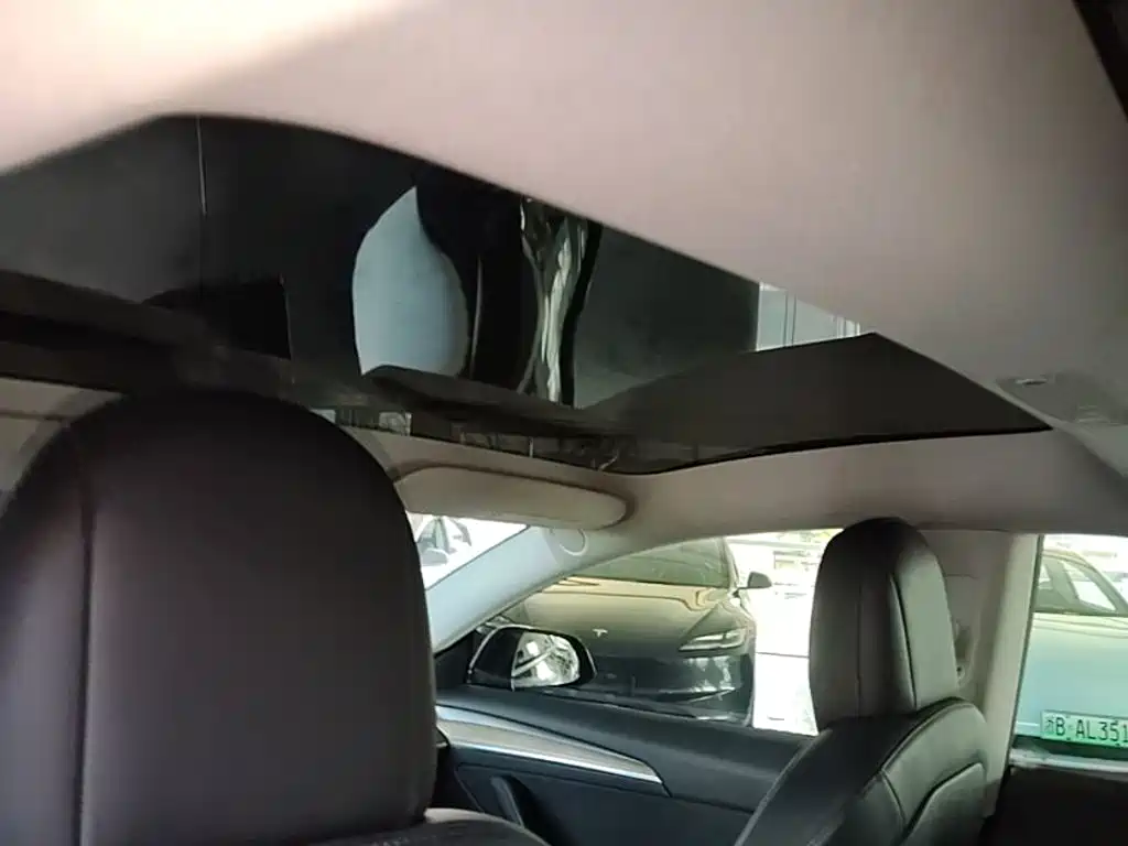 Tesla Model 3 — миниатюра 18