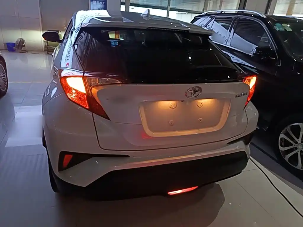 Toyota IZOA — миниатюра 6