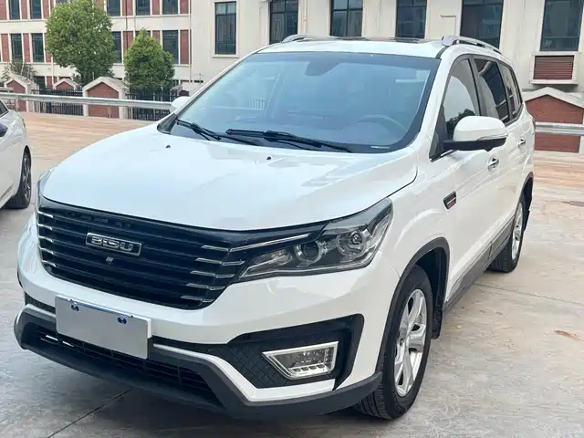 2017 BAIC T5