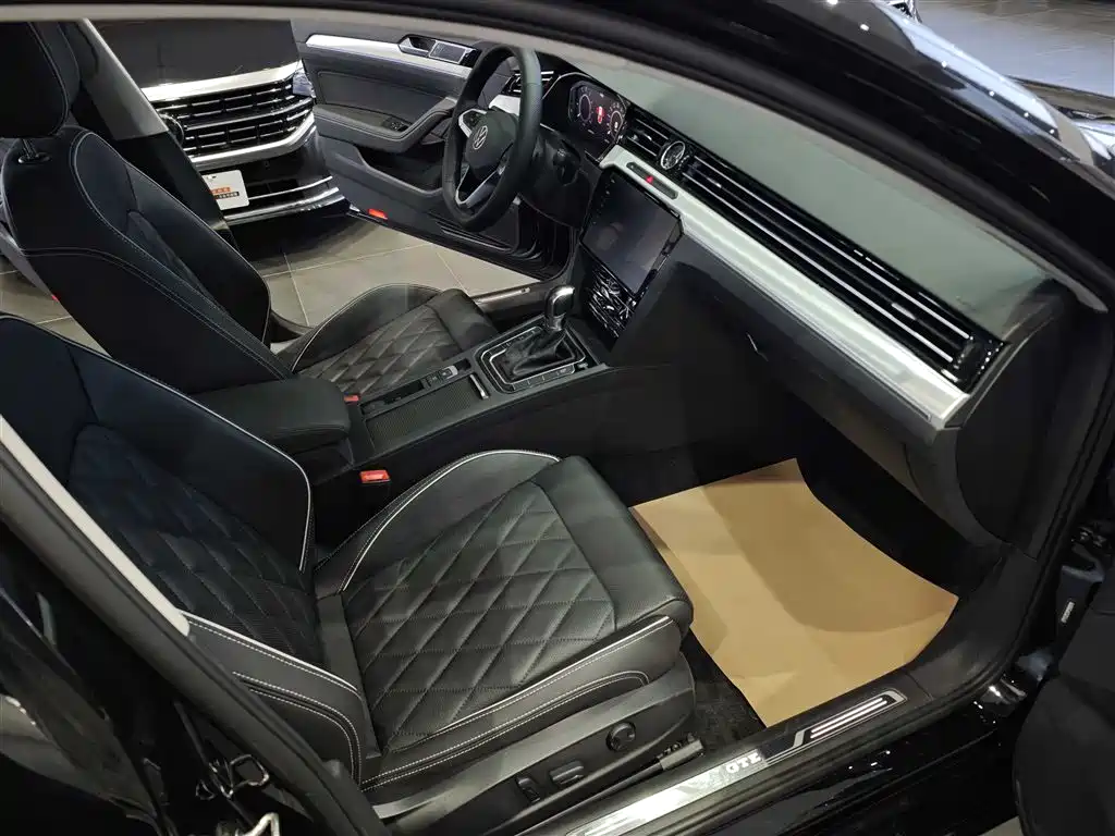 VOLKSWAGEN MAGOTAN GTE PLUG IN HYBRID