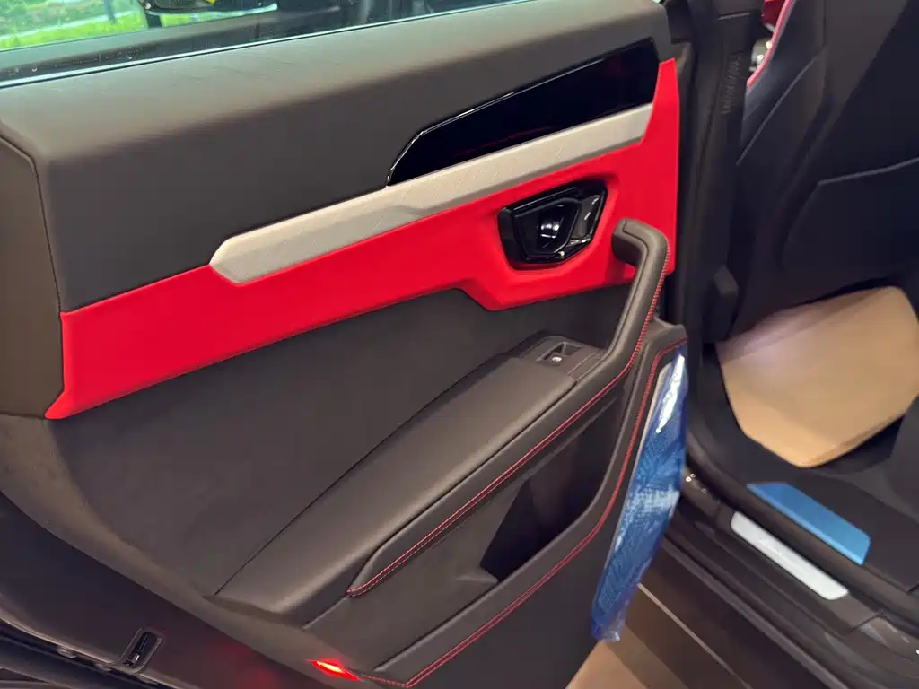 Lamborghini Urus SE — миниатюра 8