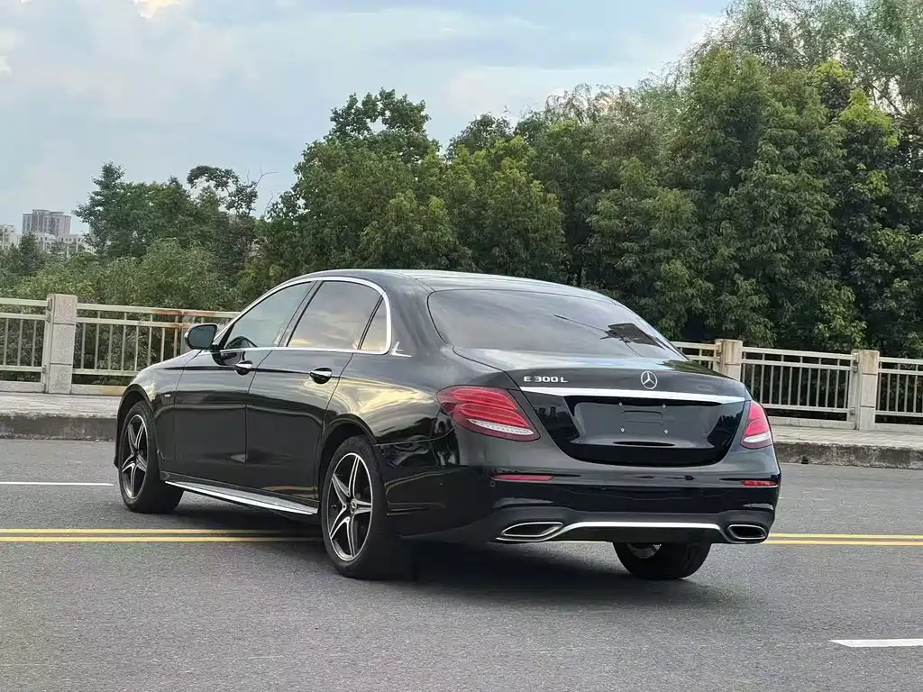 Mercedes-Benz E-Class — миниатюра 4