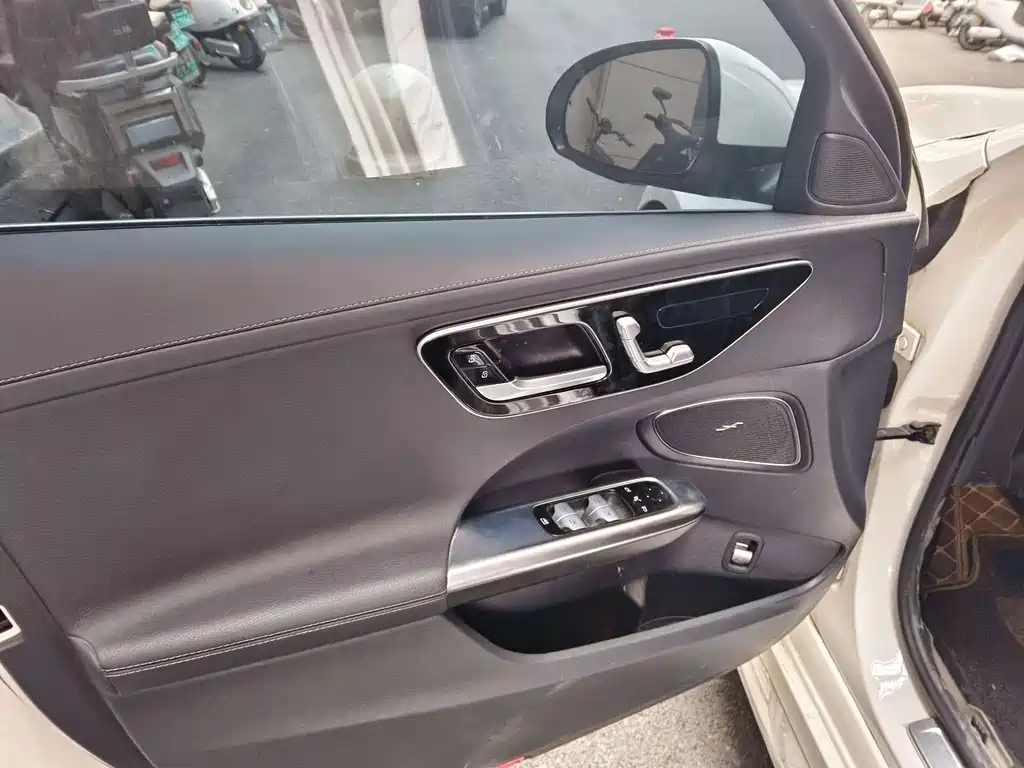 Mercedes-Benz C-Class — миниатюра 4