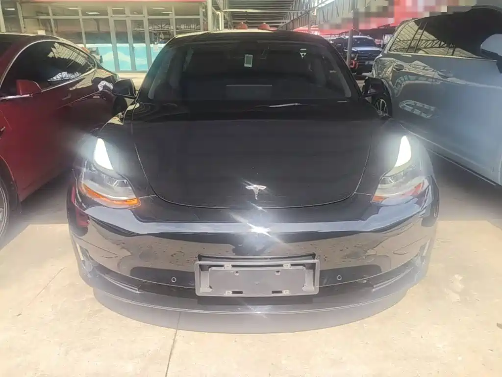 Tesla Model 3 — миниатюра 3