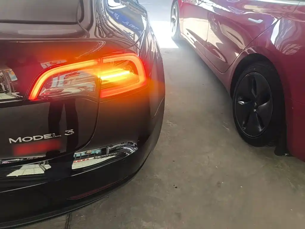 Tesla Model 3 — миниатюра 8