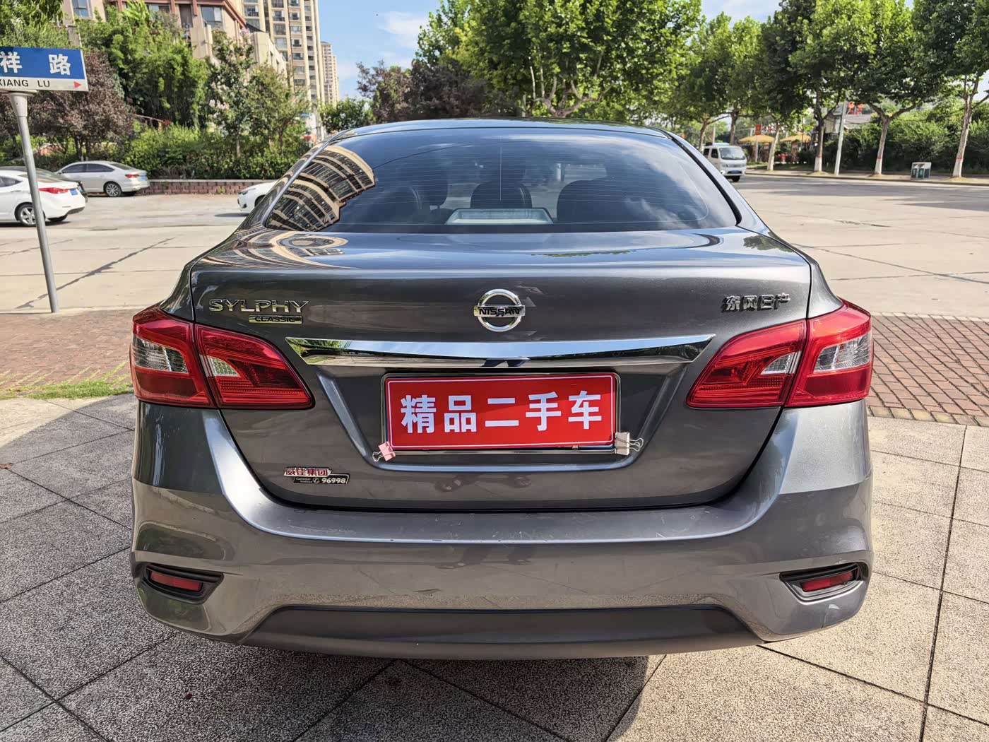 Nissan Sylphy 1.6 л 2024 г. Серебристо-серый, пробег 40000 км
