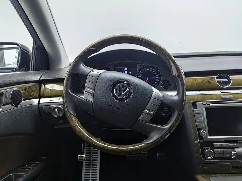 Volkswagen Phaeton — миниатюра 11