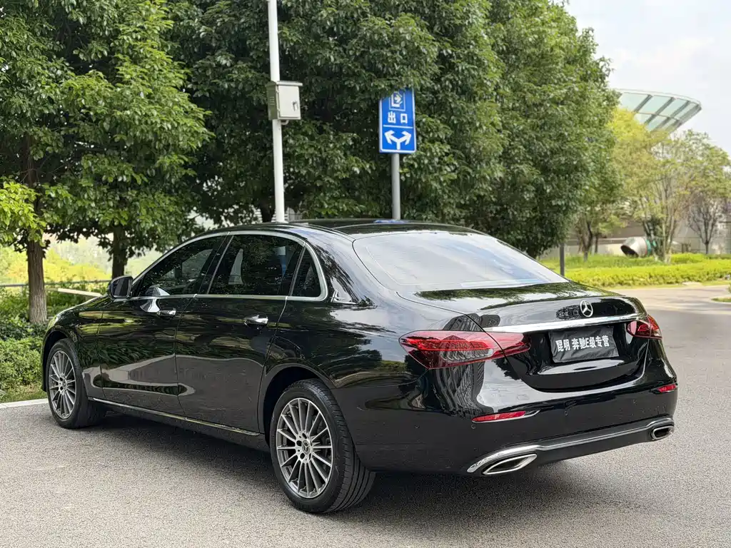 Mercedes-Benz E-Class — миниатюра 9