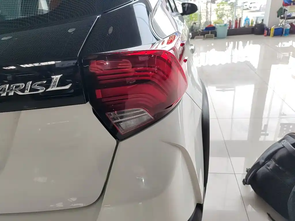 Toyota Yaris L — миниатюра 8