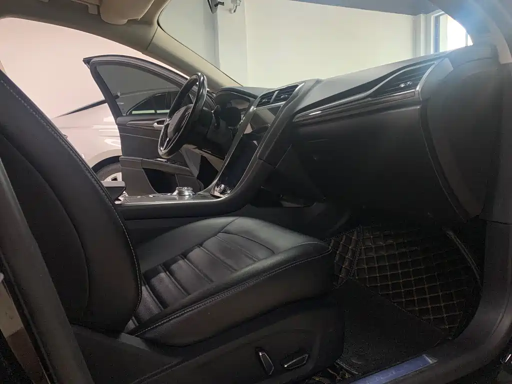 Ford Mondeo — миниатюра 10