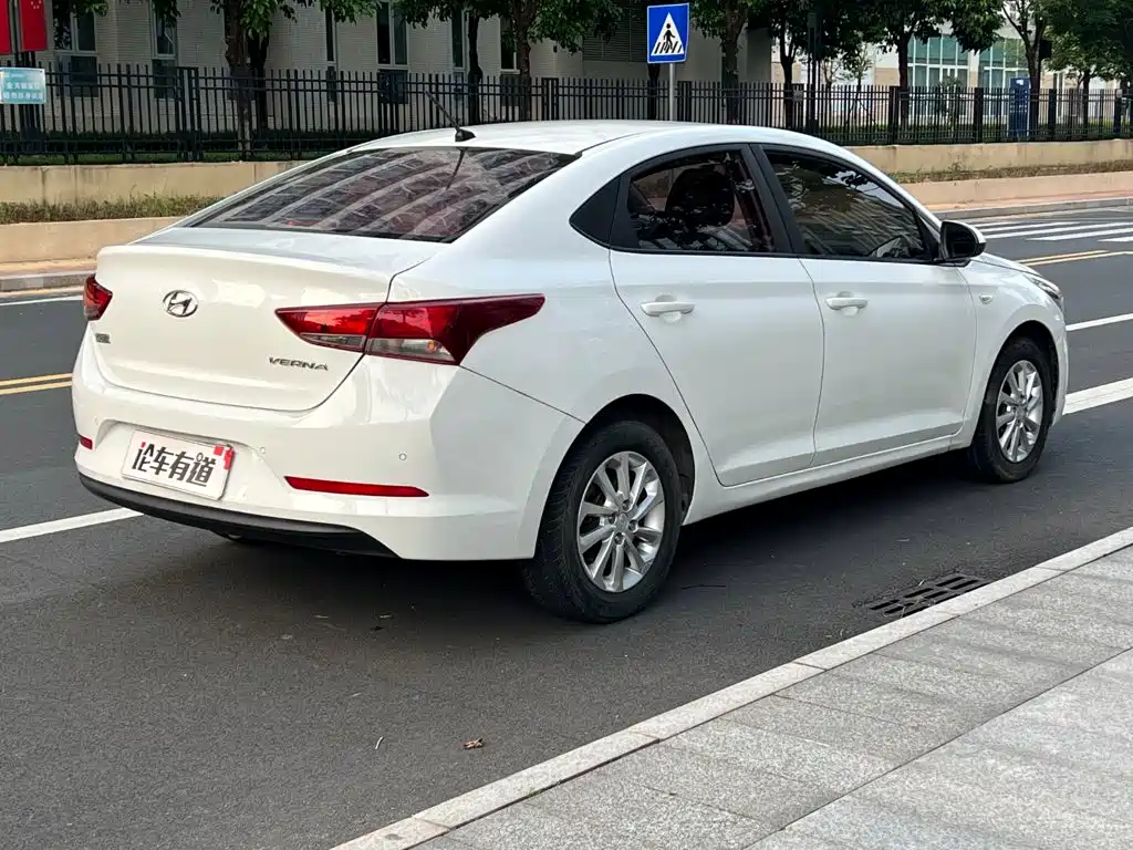 Hyundai Verna — миниатюра 2
