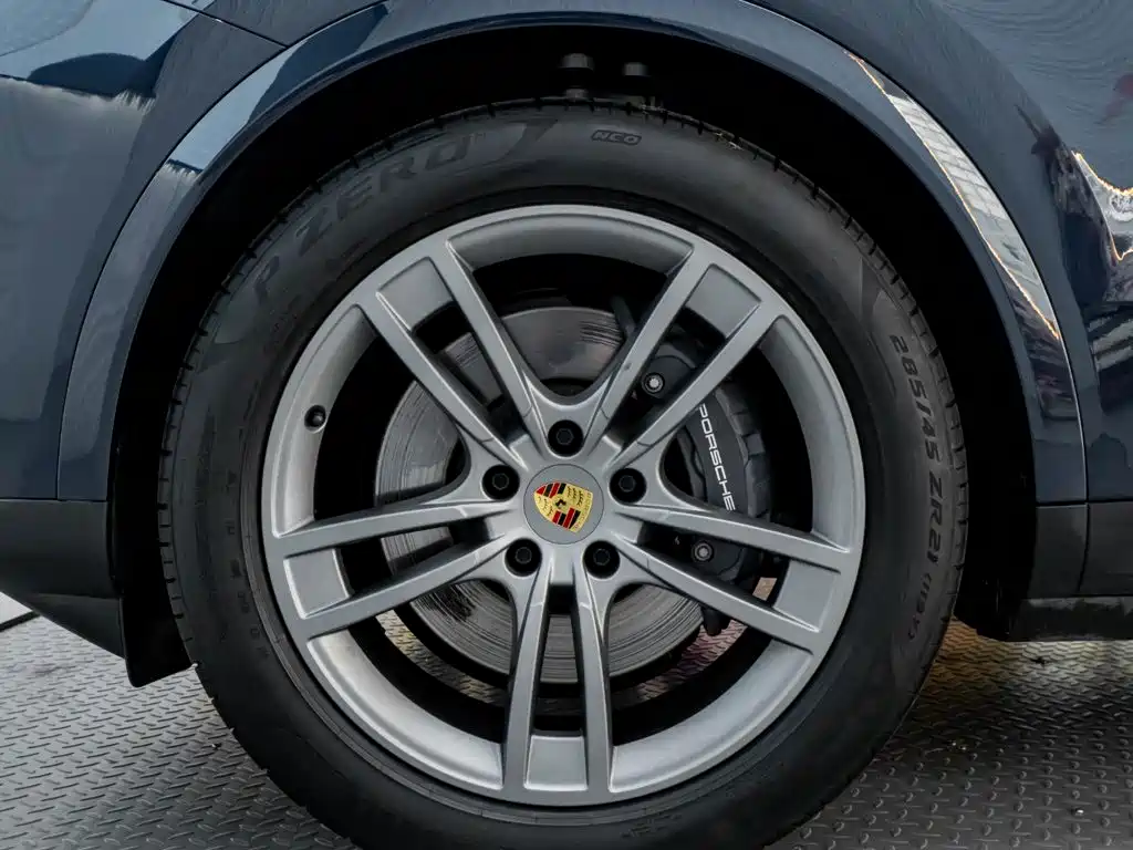 Porsche Cayenne — миниатюра 10