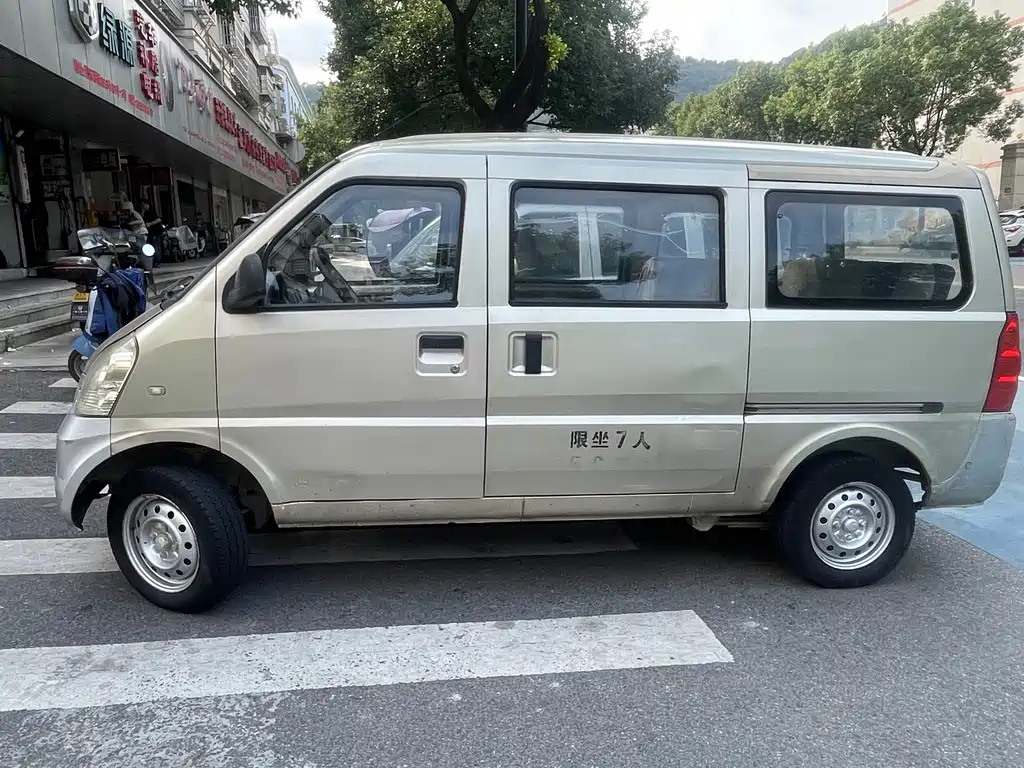 Wuling Rongguang — миниатюра 4