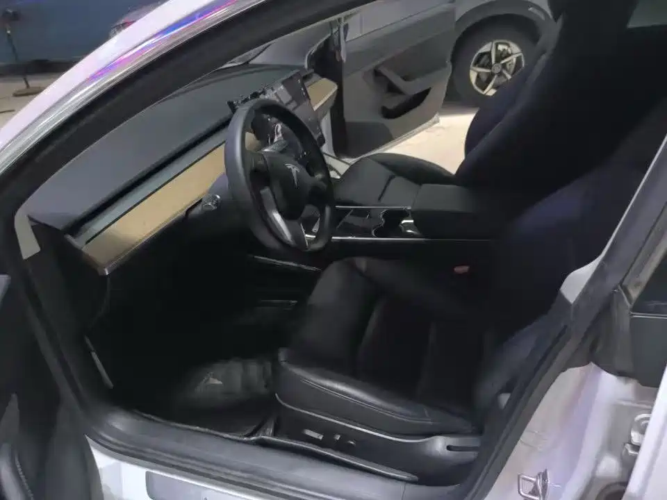 Tesla Model 3 — миниатюра 2