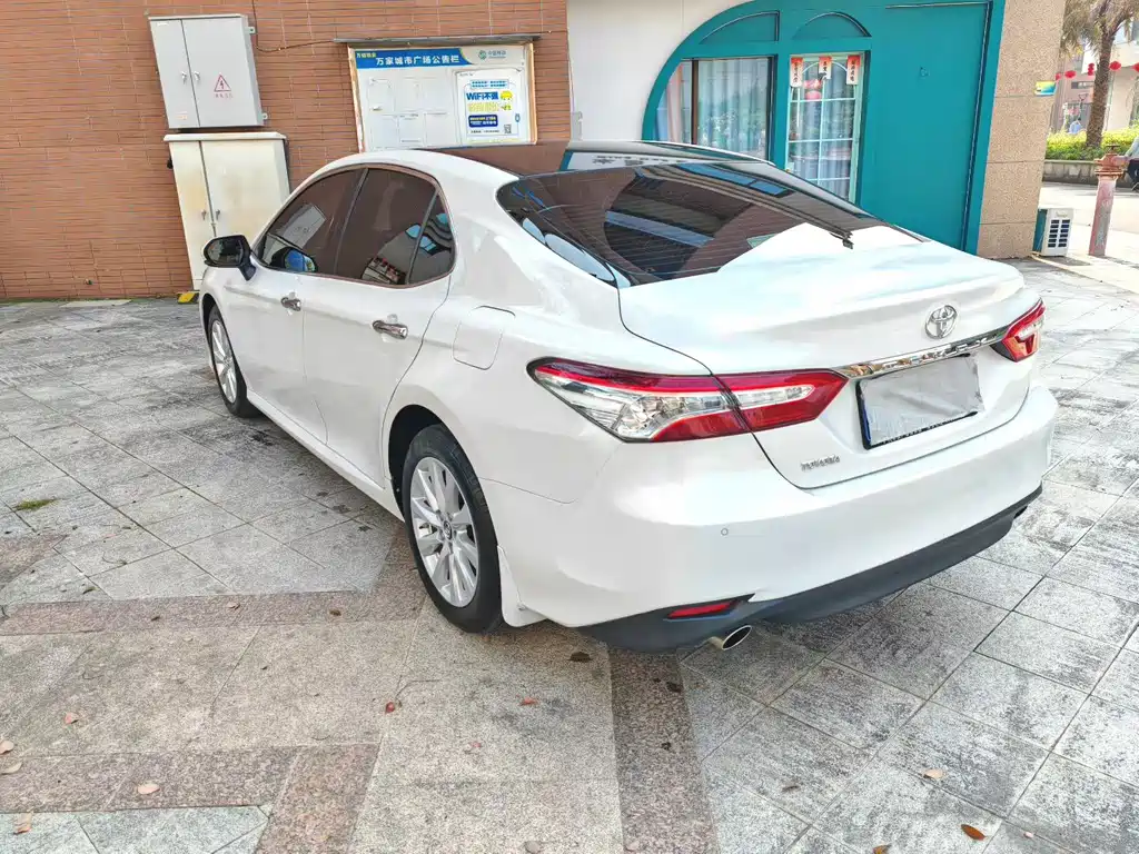 TOYOTA CAMRY