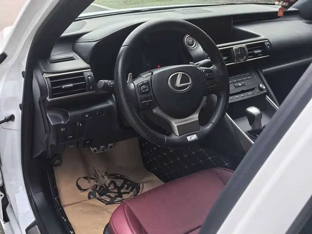 Lexus IS — миниатюра 12