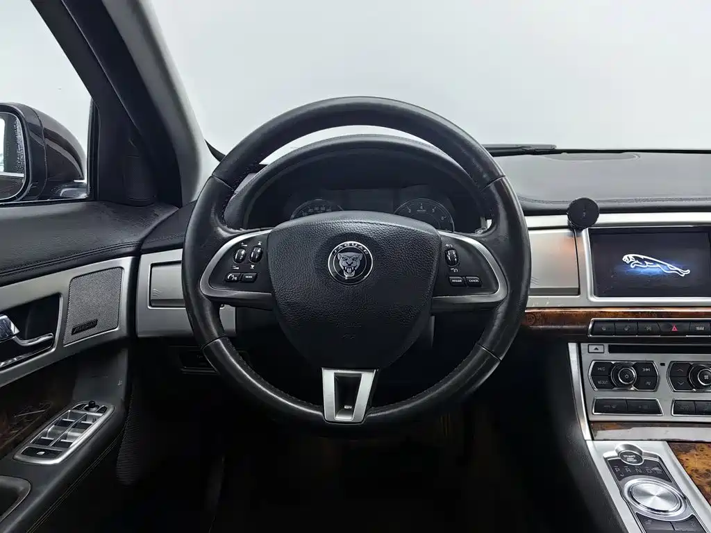 Jaguar XF — миниатюра 11