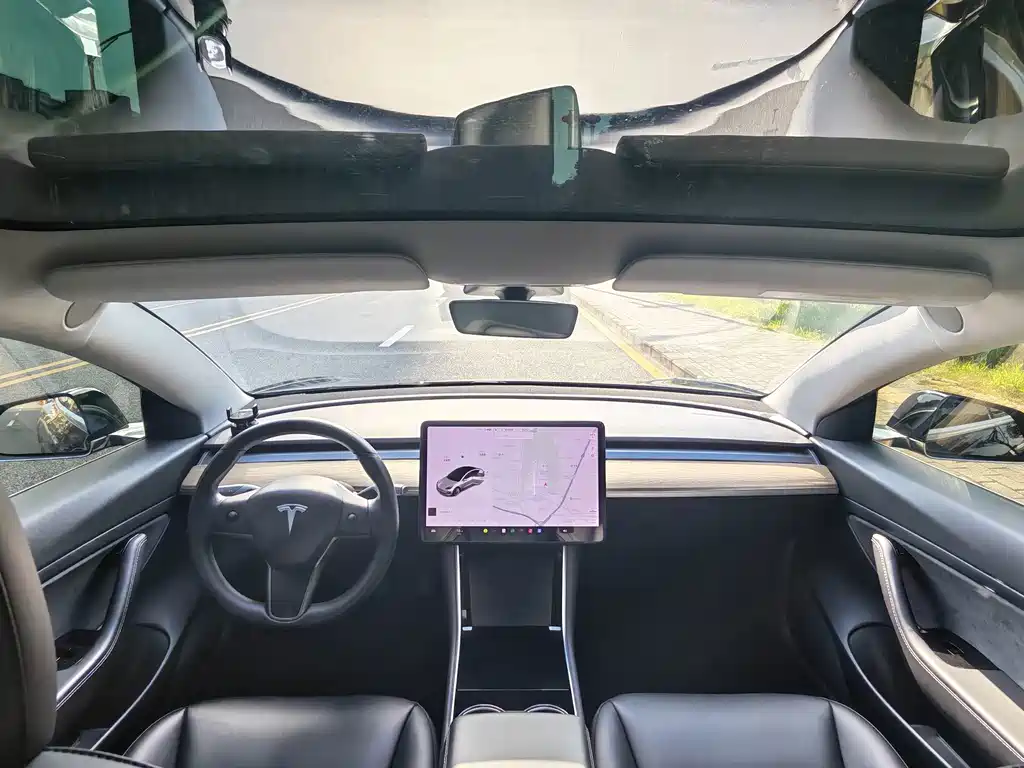 Tesla Model 3 — миниатюра 9