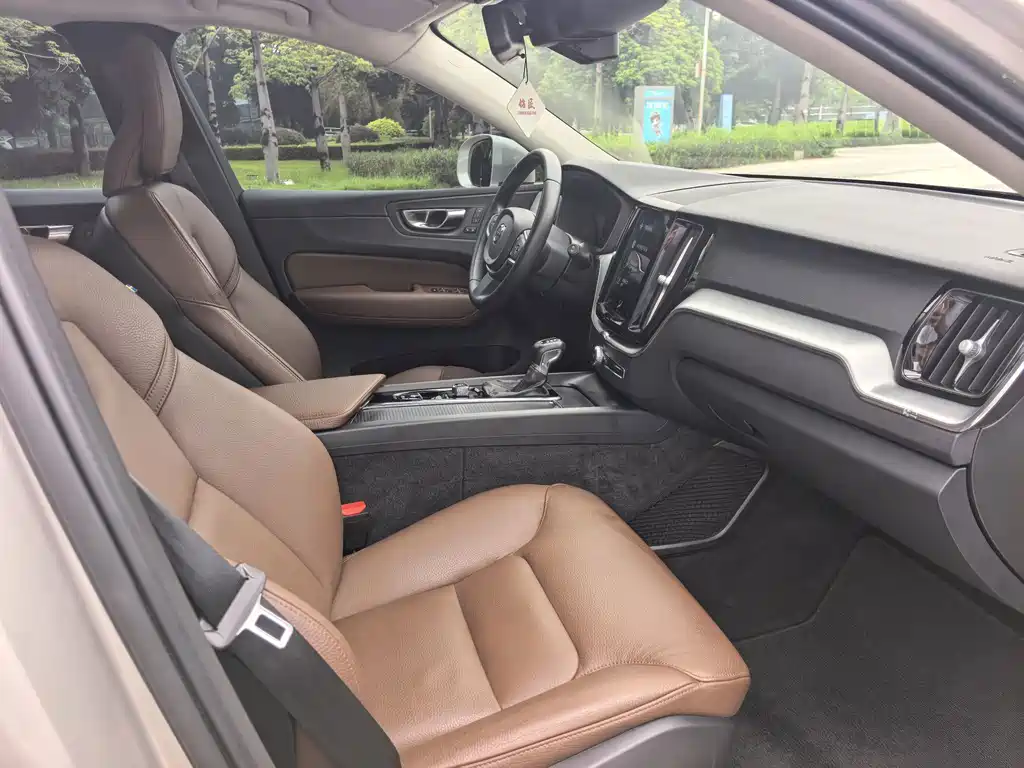 Volvo XC60 — миниатюра 11